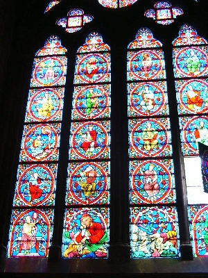Vetrata della cappella di S. Agostino in Notre Dame a Parigi