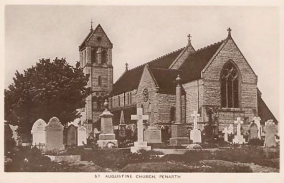 La chiesa di sant'Agostino a Penarth con il cimitero in una immagine da una cartolina d'epoca
