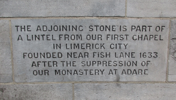 Lapidi all'esterno della chiesa agostiniana di Limerick
