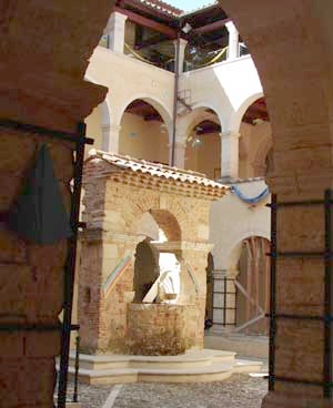 Immagine del chiostro del convento di sant'Agostino