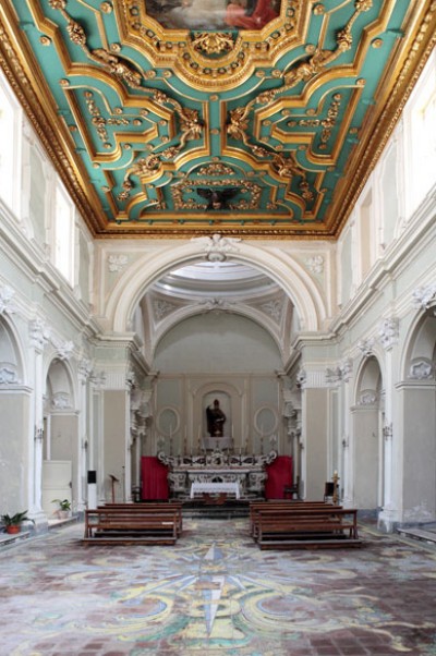 Interno della chiesa di sant'Agostino a Sessa Aurunca