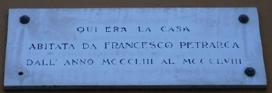 Lapide in p.za S. Ambrogio che ricorda il soggiorno di Petrarca a Milano