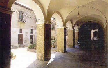 Immagine del chiostro di S. Agostino a Jesi