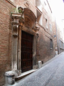 Portale della chiesa di Urbino