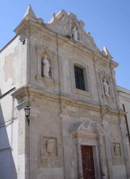 La facciata barocca della chiesa di S. Agostino