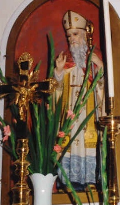 Statua di sant'Agostino sull'altare della chiesa