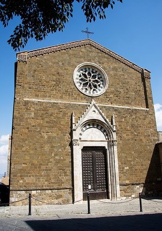 La facciata romanica della chiesa di sant'Agostino di Montalcino