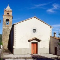 Il portale della chiesa di S. Andrea Apostolo a Tirli