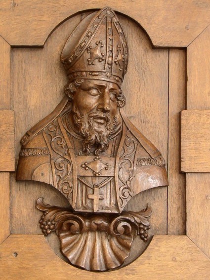 Sant'Agostino scolpito su un portone del convento di Gand