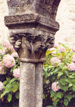 Un capitello del chiostro del convento di Daoulas