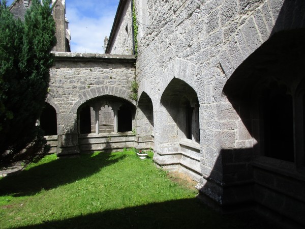Il complesso monastico di Adare