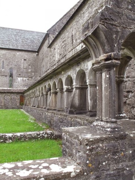 Particolare del chiostro del monastero a Ballintubber