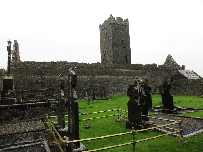 Il cimitero della abbazia di Clare