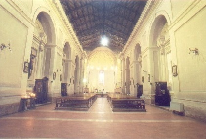 Gli interni della chiesa agostiniana