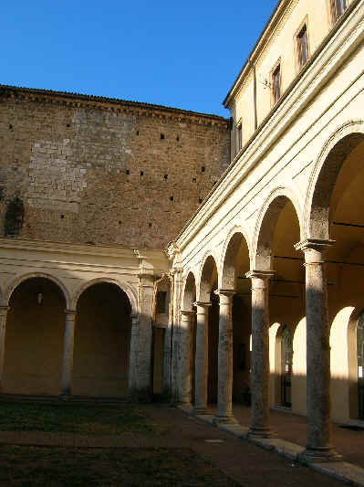 Chiostro del convento di sant'Agostino a Rieti