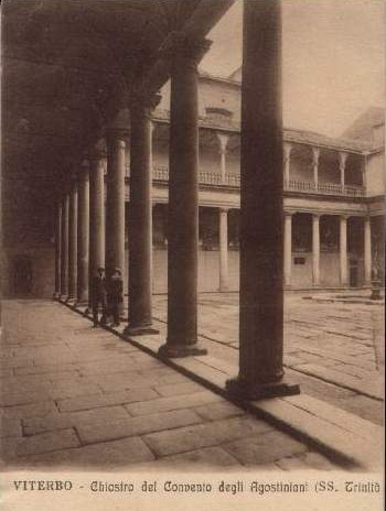 Chiostro del convento di Viterbo in una vecchia fotografia
