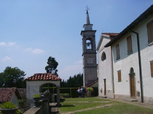 Il giardino, il campanile, la chiesa e il convento ottocenteschi