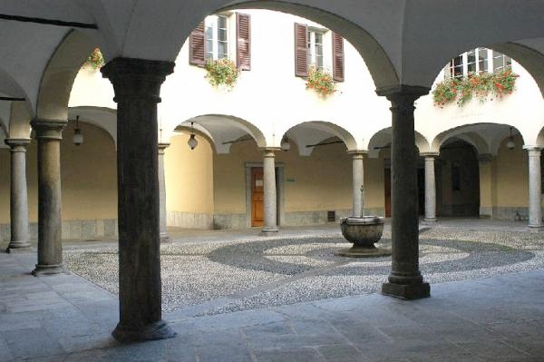 Chiesa e chiostro agostiniani di Tirano