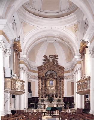 Interno della chiesa di sant'Agostino a Montecosaro