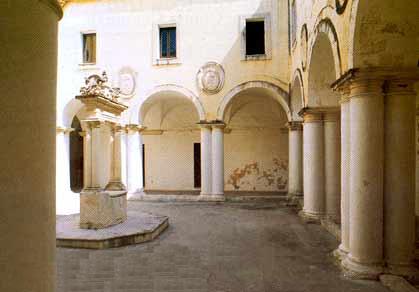 Il chiostro interno di Sogliano