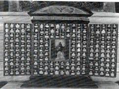 Reliquiario di tutti i Santi, Pittore attivo a Roma, 1564 - 1566, circa, legno dipinto, cm 58 x 66 x 18, Bosco Marengo, Parrocchiale dei Santi Pietro e Pantaleon