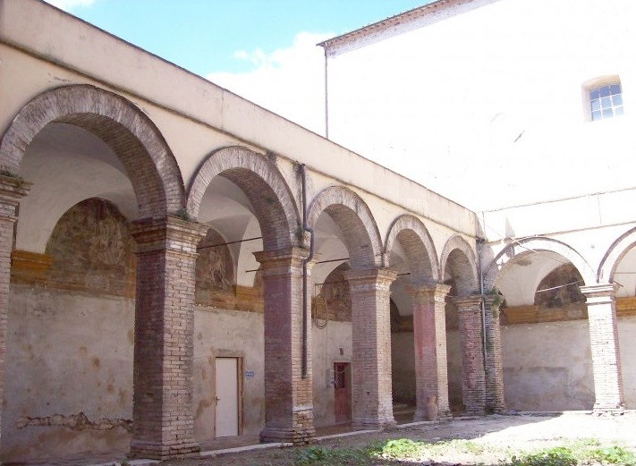 Il chiostro del convento agostiniano a Narni