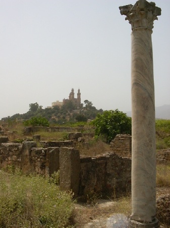 Ippona: La Basilica di sant'Agostino vista dai resti della citt romana.