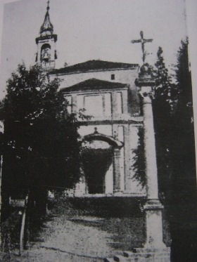 Vista della chiesa di Cassago dopo l'ampliamento del 1930
