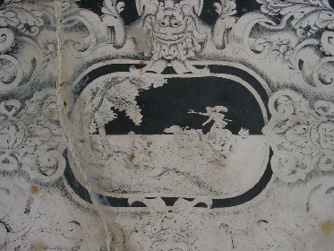 Particolare della piastrella con decorazioni bicroma originaria del pavimento del Duomo di Milano (XIV sec.)