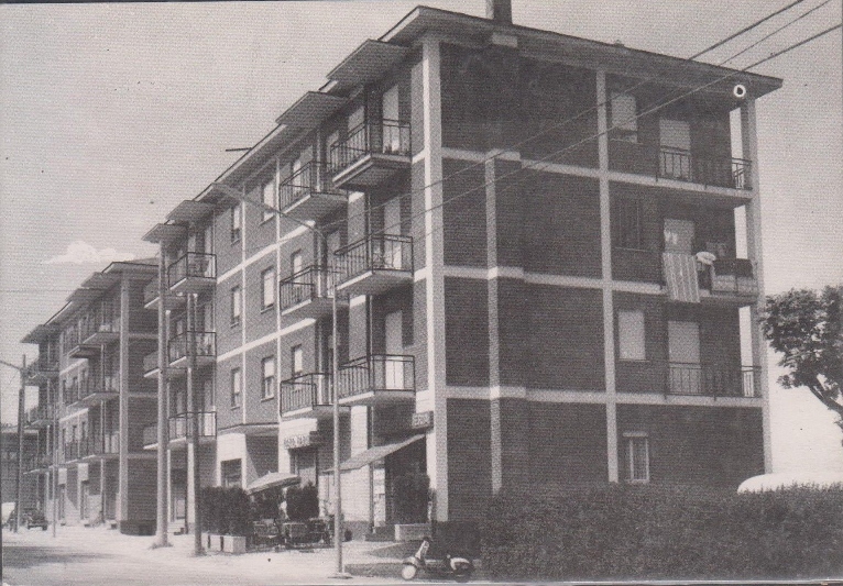 I nuovi condomini costruiti lungo via Nazario Sauro nel 1970-1975