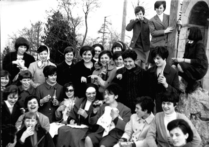 Ragazze dell'oratorio in gita sul lago di Como (anni '60)