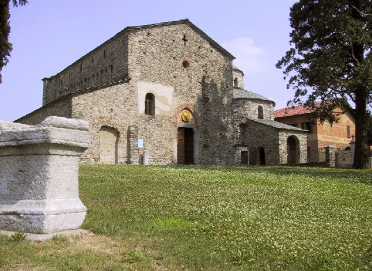 Galliano: il complesso romanico di San Vincenzo
