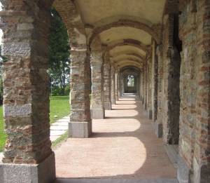 Portici seicenteschi della Villa Pirovano-Visconti