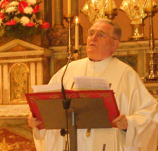 don Eugenio Perego durante la celebrazione liturgica in occasione della festa di S. Agostino